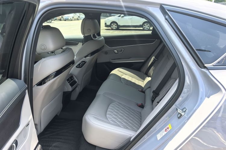 BYD Han 2025 car image #17
