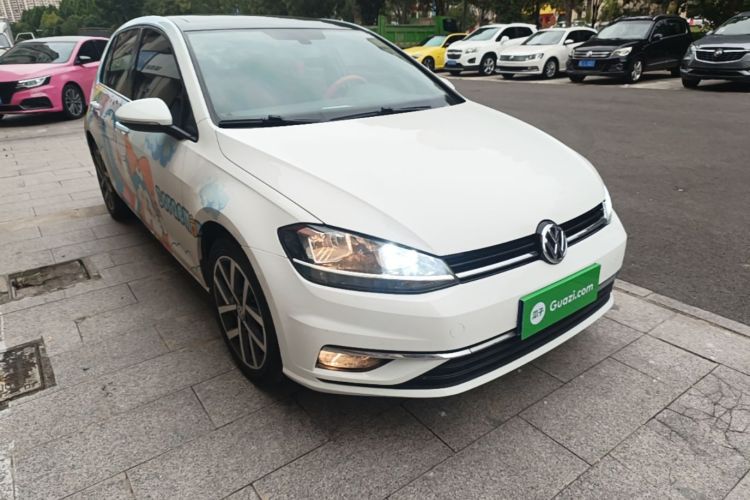 Volkswagen Golf 2020 car image #4