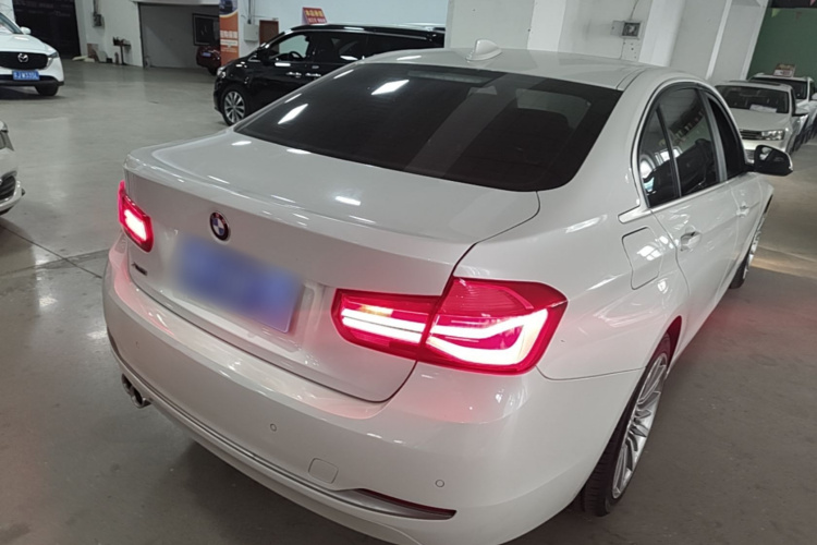 BMW 3 Series 2019 car image #5