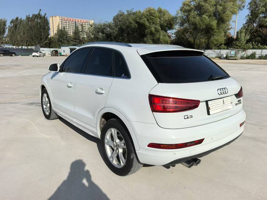 Audi Q3 2019 car image #9