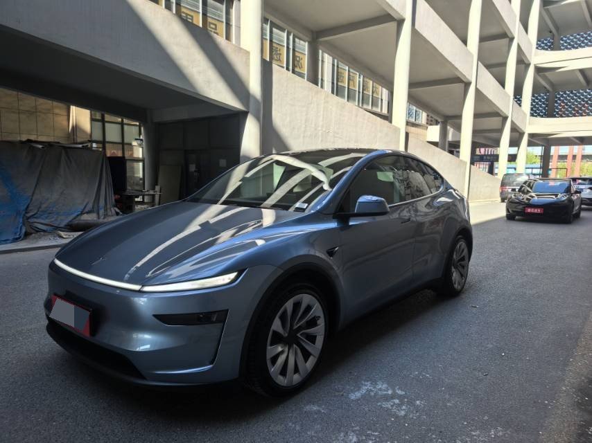 Tesla Model Y 2025 car image 