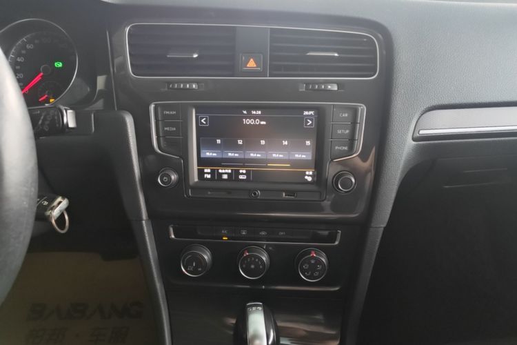 Volkswagen Golf 2017 car image #13