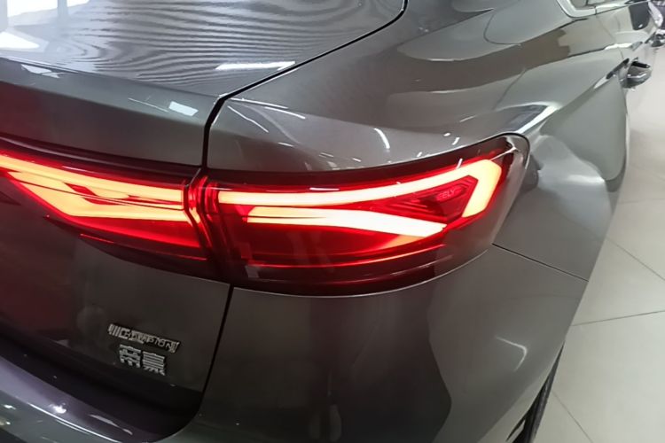 GEELY Emgrand 2021 car image #8