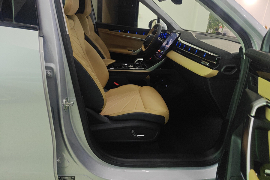 GEELY Boyue L 2024 car image #5