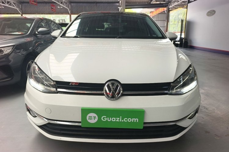 Volkswagen Golf 2019 car image #3