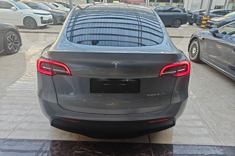 Tesla Model Y 2024 #4 Tesla Model Y 2024 car image #4