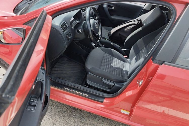 Volkswagen Polo 2016 car image #18