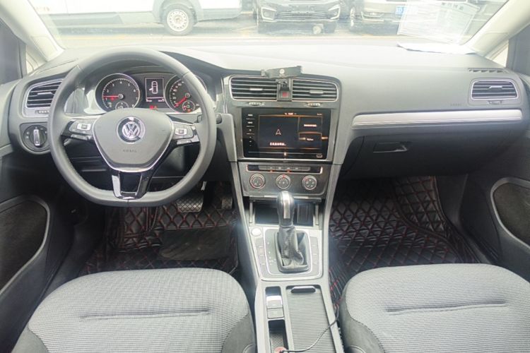 Volkswagen Golf 2020 car image #11
