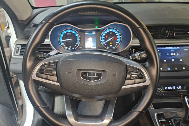 GEELY Emgrand 2019 صورة سيارة #11