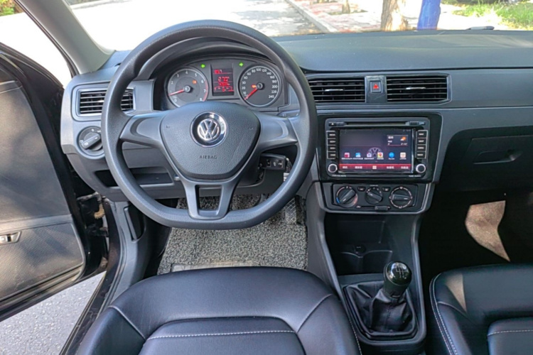 Volkswagen Santana 2017 car image #11