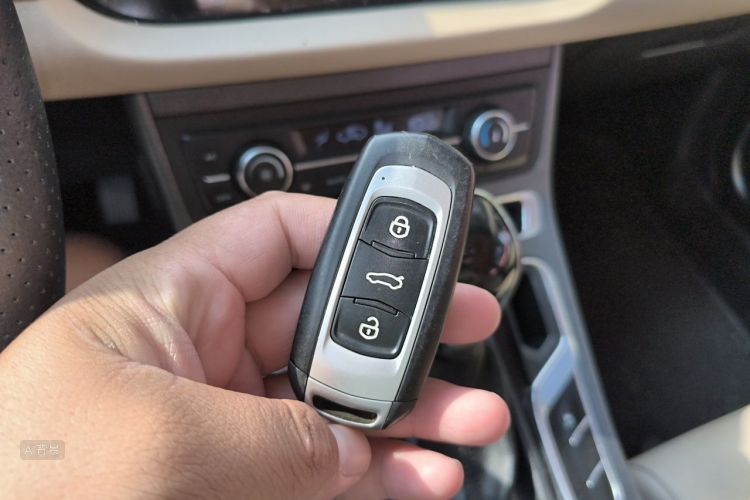 GEELY Emgrand 2018 #10 GEELY Emgrand 2018 صورة سيارة #10