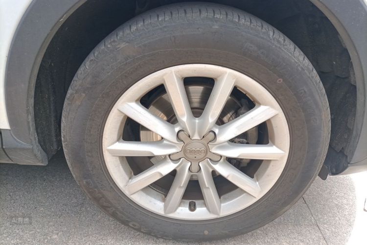 Audi Q3 2015 car image #9