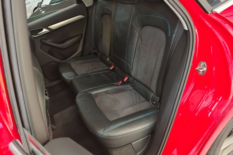 Audi Q3 2017 car image #13
