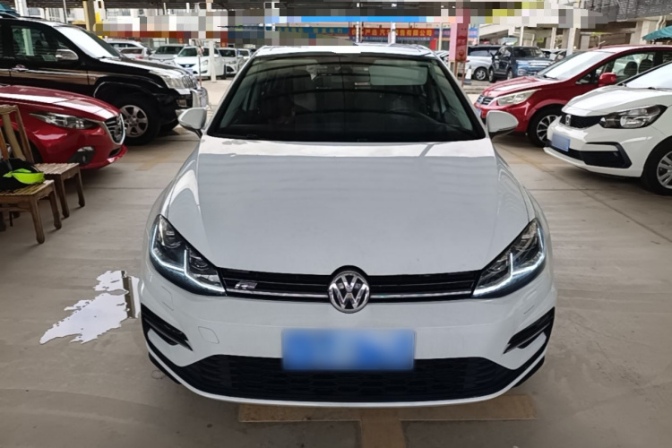 Volkswagen Golf 2018 car image #3