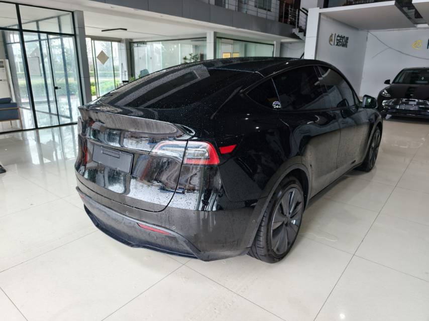 Tesla Model Y 2022 #4 Tesla Model Y 2022 car image #4