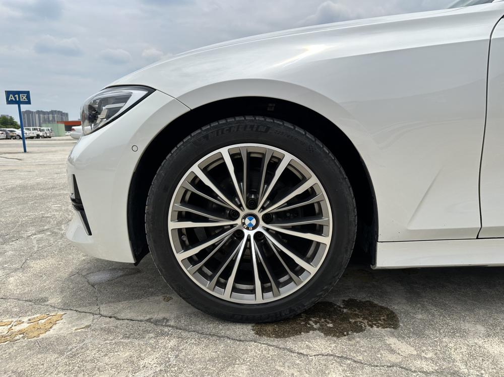 BMW 3 Series 2019 image de voiture #16