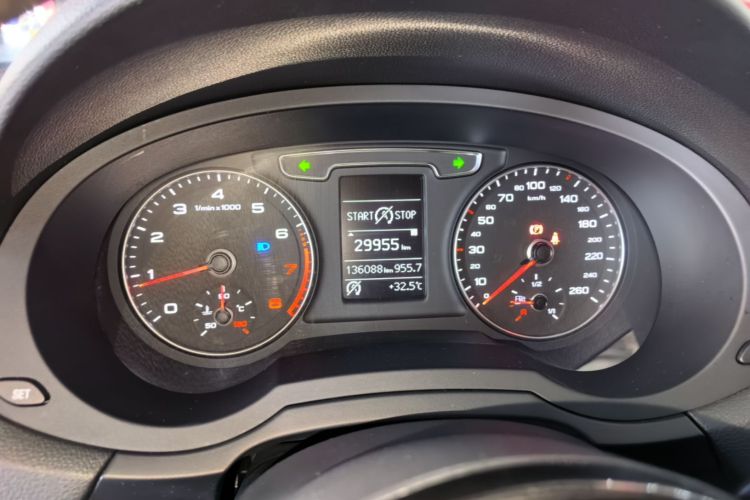 Audi Q3 2019 car image #16