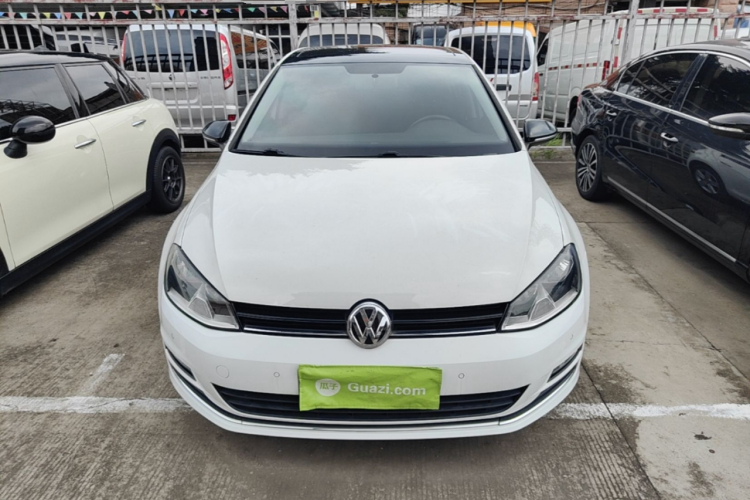 Volkswagen Golf 2017 car image #3
