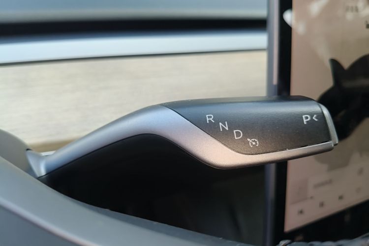 Tesla Model 3 2022 car image #23