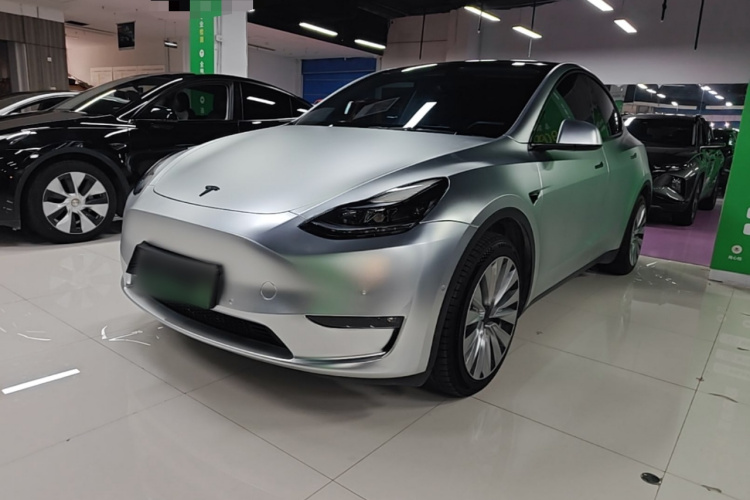 Tesla Model Y 2022 car image #2