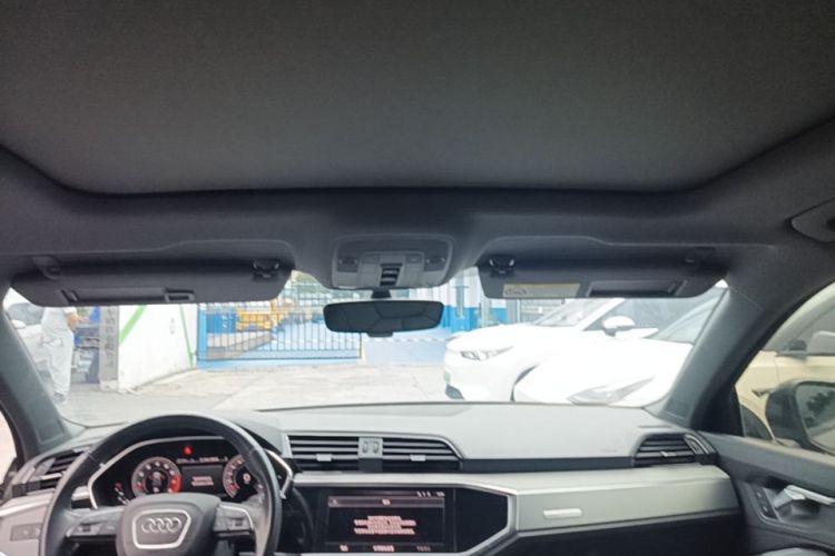 Audi Q3 2024 car image #18