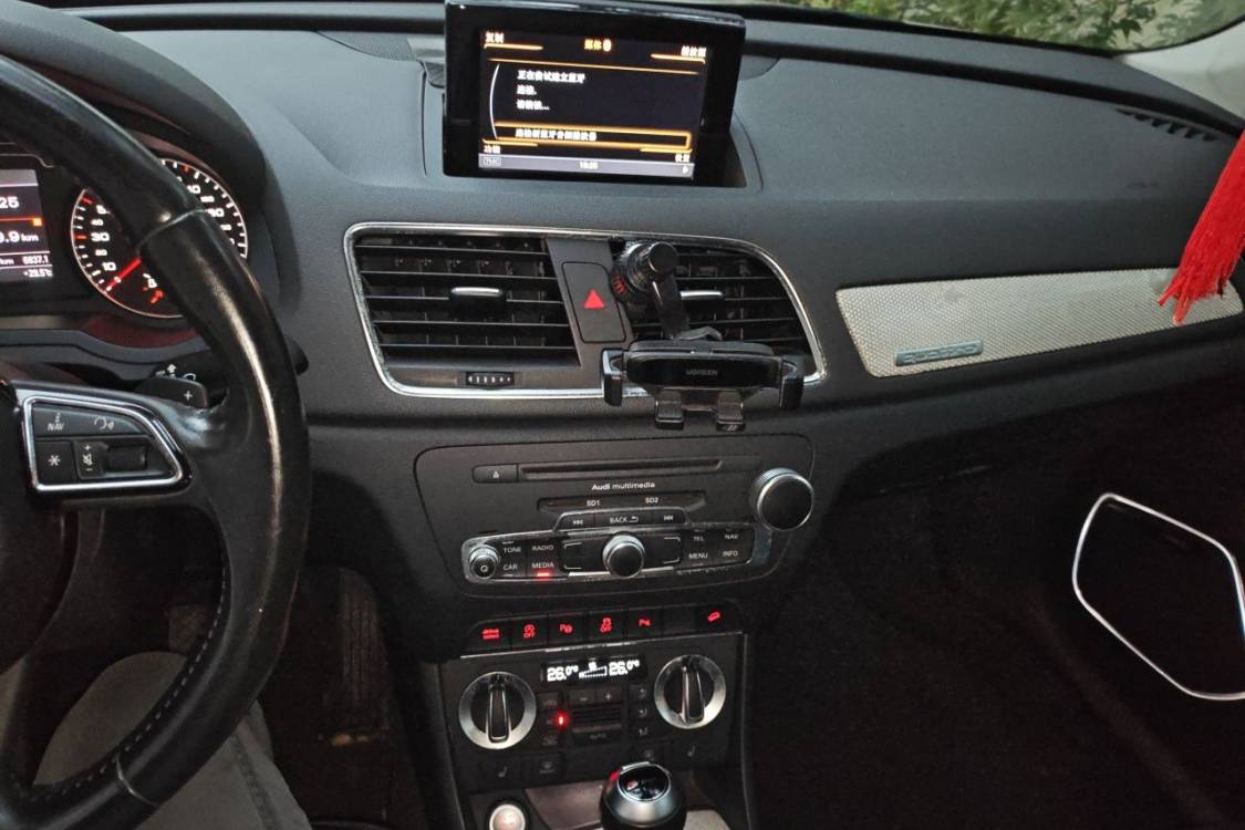 Audi Q3 2014 #26 Audi Q3 2014 car image #26