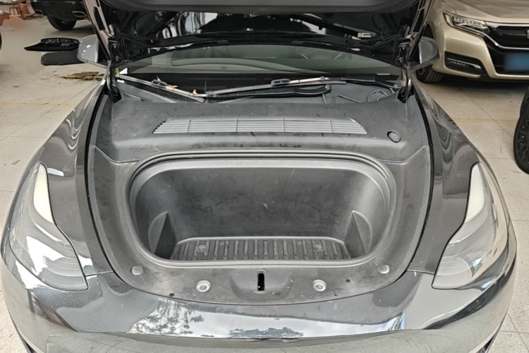 Tesla Model Y 2021 car image #22