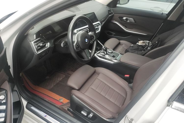 BMW 3 Series 2021 car image #17