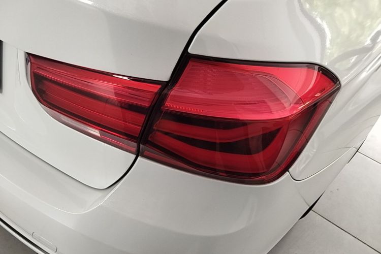 BMW 3 Series 2017 car image #8