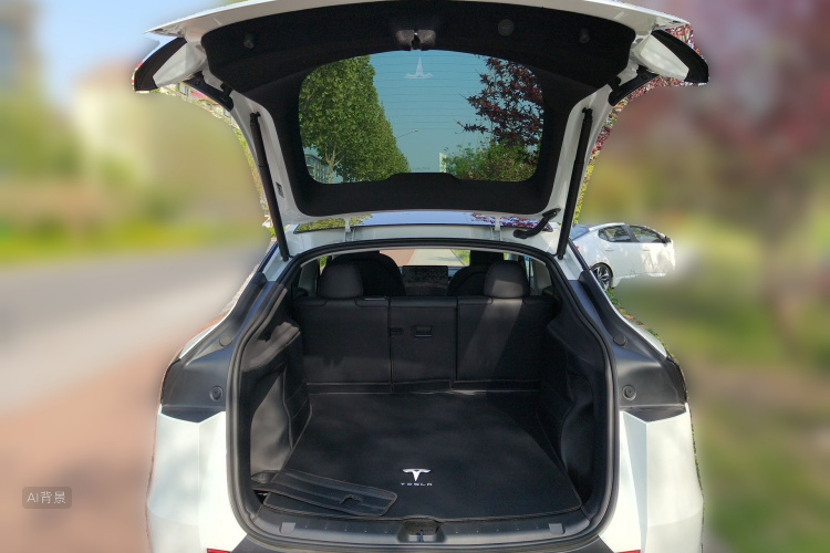Tesla Model Y 2025 car image #21
