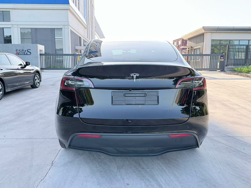 Tesla Model Y 2023 #7 Tesla Model Y 2023 car image #7
