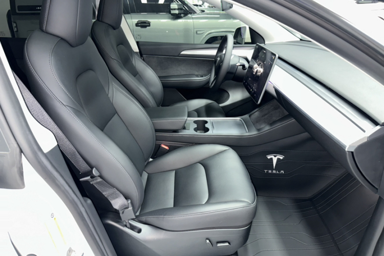Tesla Model Y 2023 #14 Tesla Model Y 2023 car image #14