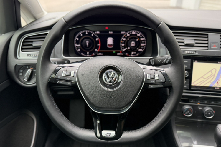 Volkswagen Golf 2019 car image #14