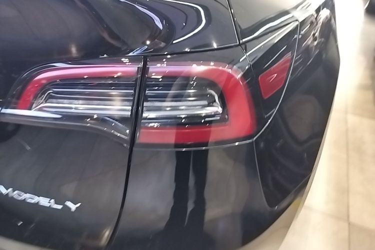 Tesla Model Y 2022 car image #8
