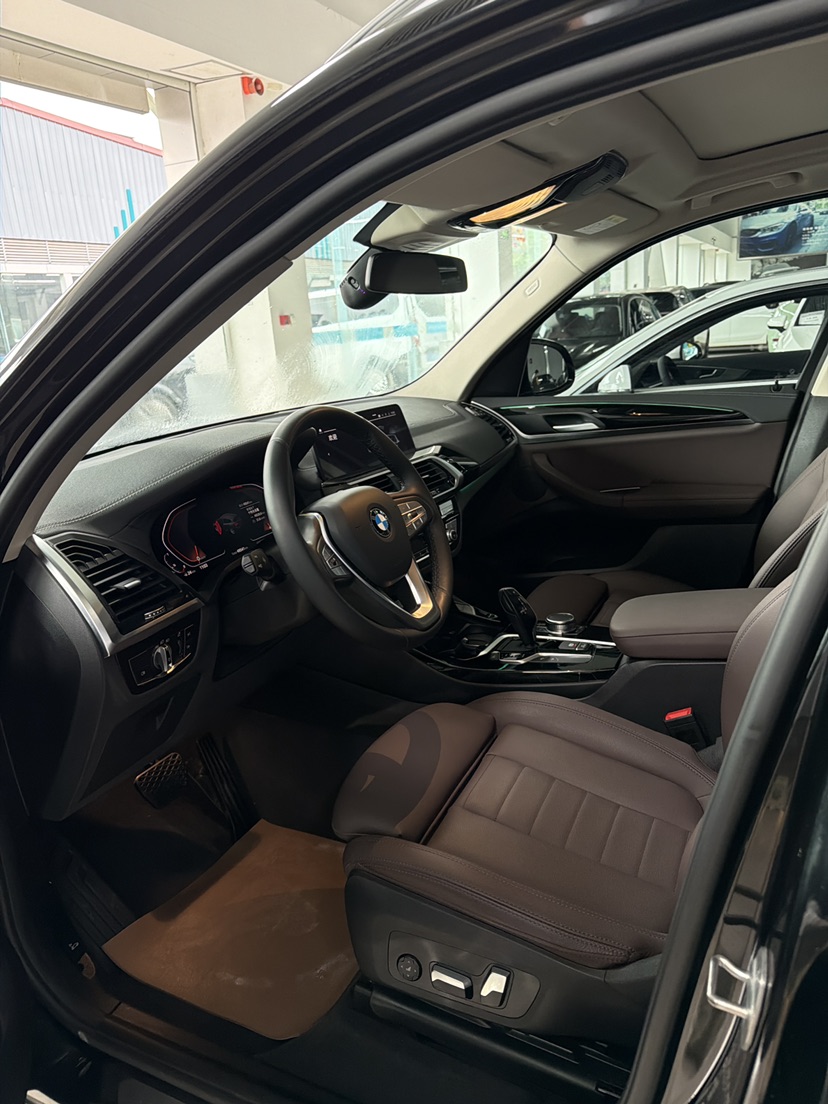 BMW X3 2021 car image #2