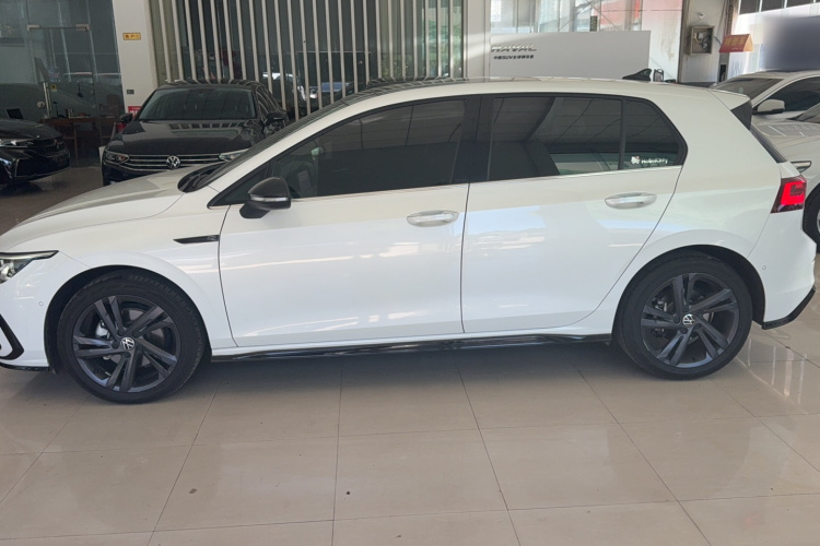 Volkswagen Golf 2022 car image #7