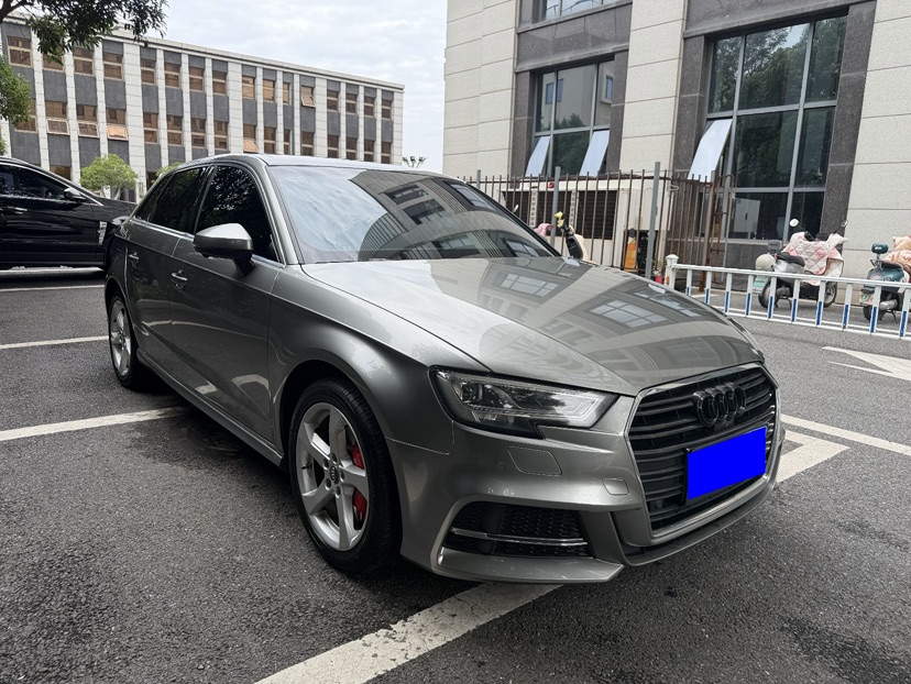 Audi A3 2019 car image #3