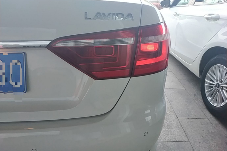 Volkswagen Lavida 2015 car image #8