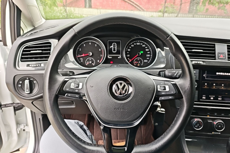 Volkswagen Golf 2019 #11 Volkswagen Golf 2019 car image #11