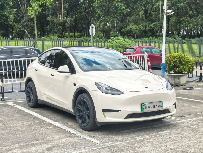 Tesla Model Y 2023 car image #3