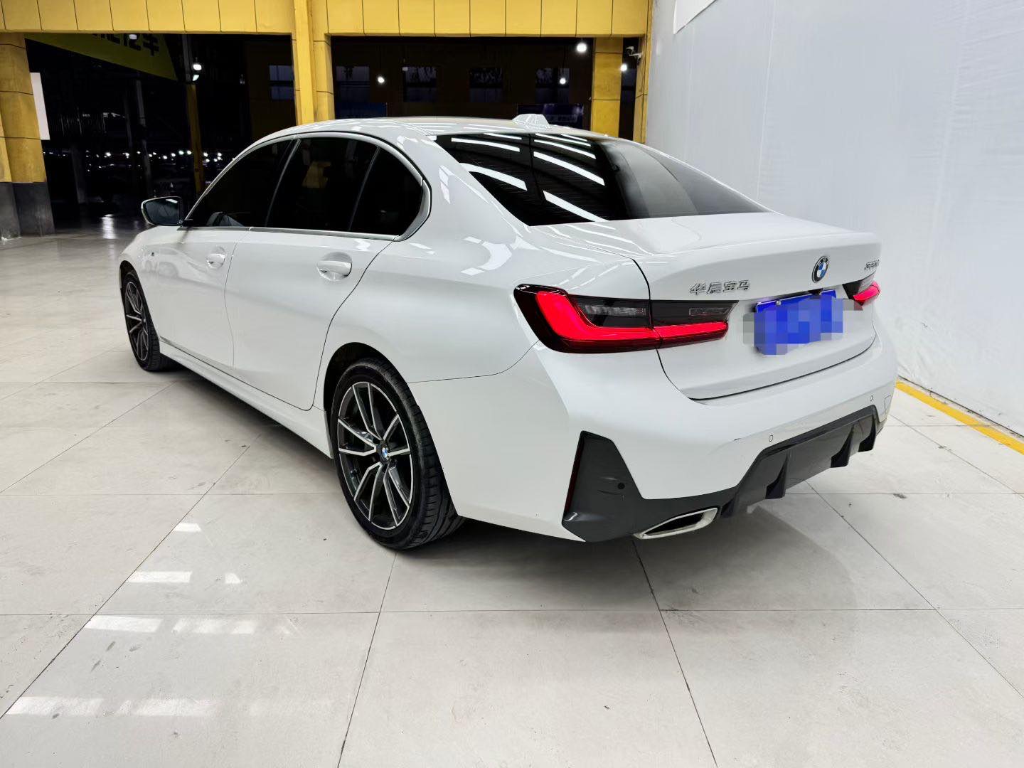 BMW 3 Series 2022 immagine di auto #8