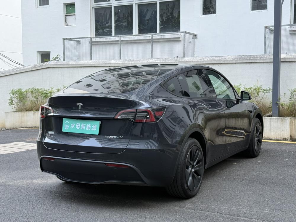 Tesla Model Y 2024 #7 Tesla Model Y 2024 car image #7