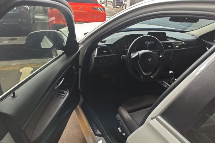 BMW 3 Series 2018 #16 BMW 3 Series 2018 car image #16