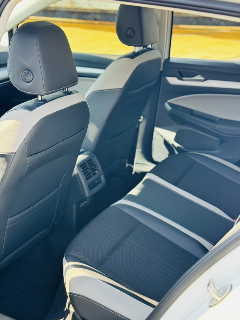 Volkswagen Golf 2023 car image #5