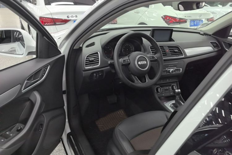 Audi Q3 2016 #16 Audi Q3 2016 car image #16