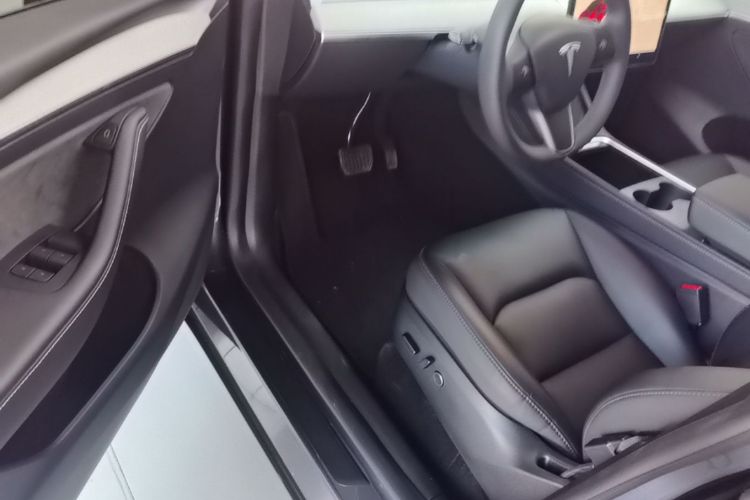 Tesla Model Y 2024 #16 Tesla Model Y 2024 car image #16
