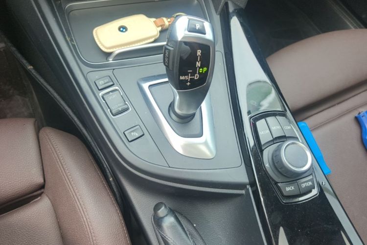 BMW 3 Series 2018 car image #14