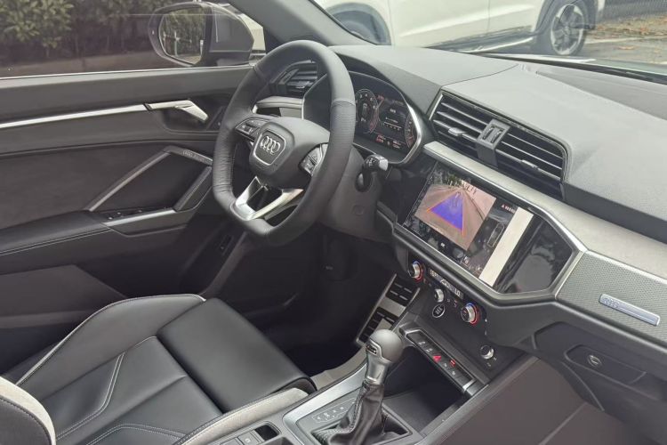 Audi Q3 2024 car image #20