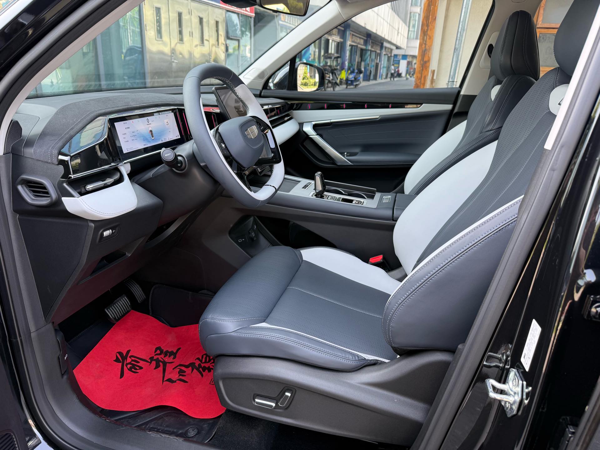 GEELY Boyue L 2024 car image #7