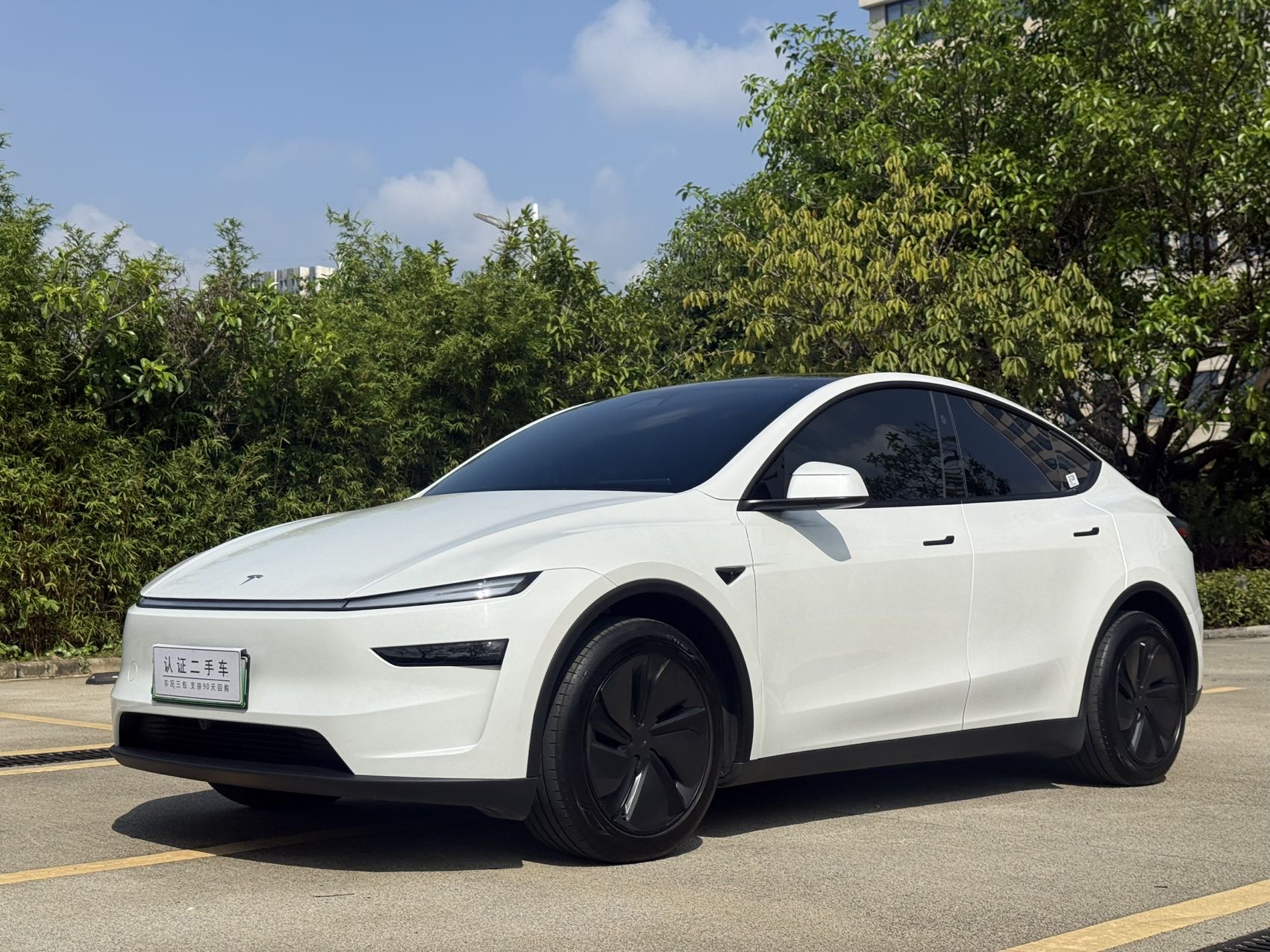 Tesla Model Y 2026 car image 